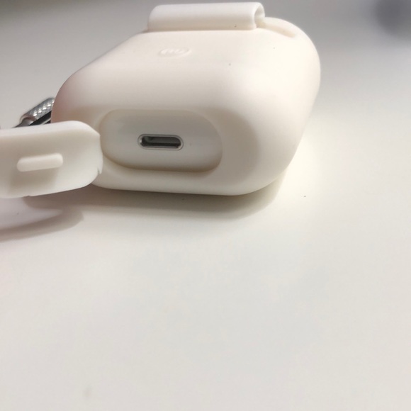 silicone airpods case - Picture 3 of 4